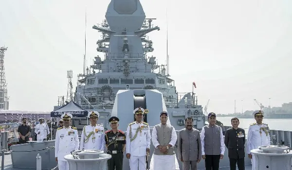 आईएनएस मोरमुगाओ को भारतीय नौसेना में शामिल किया गया